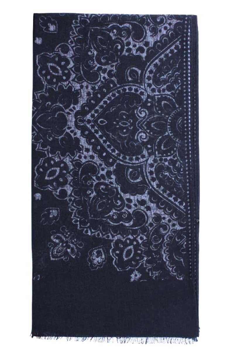 Öösinine Neerumustriga Sall